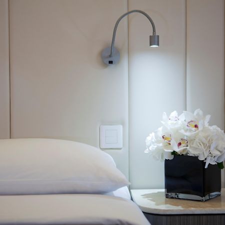 Silka Seaview Hotel Гонконг Екстер'єр фото