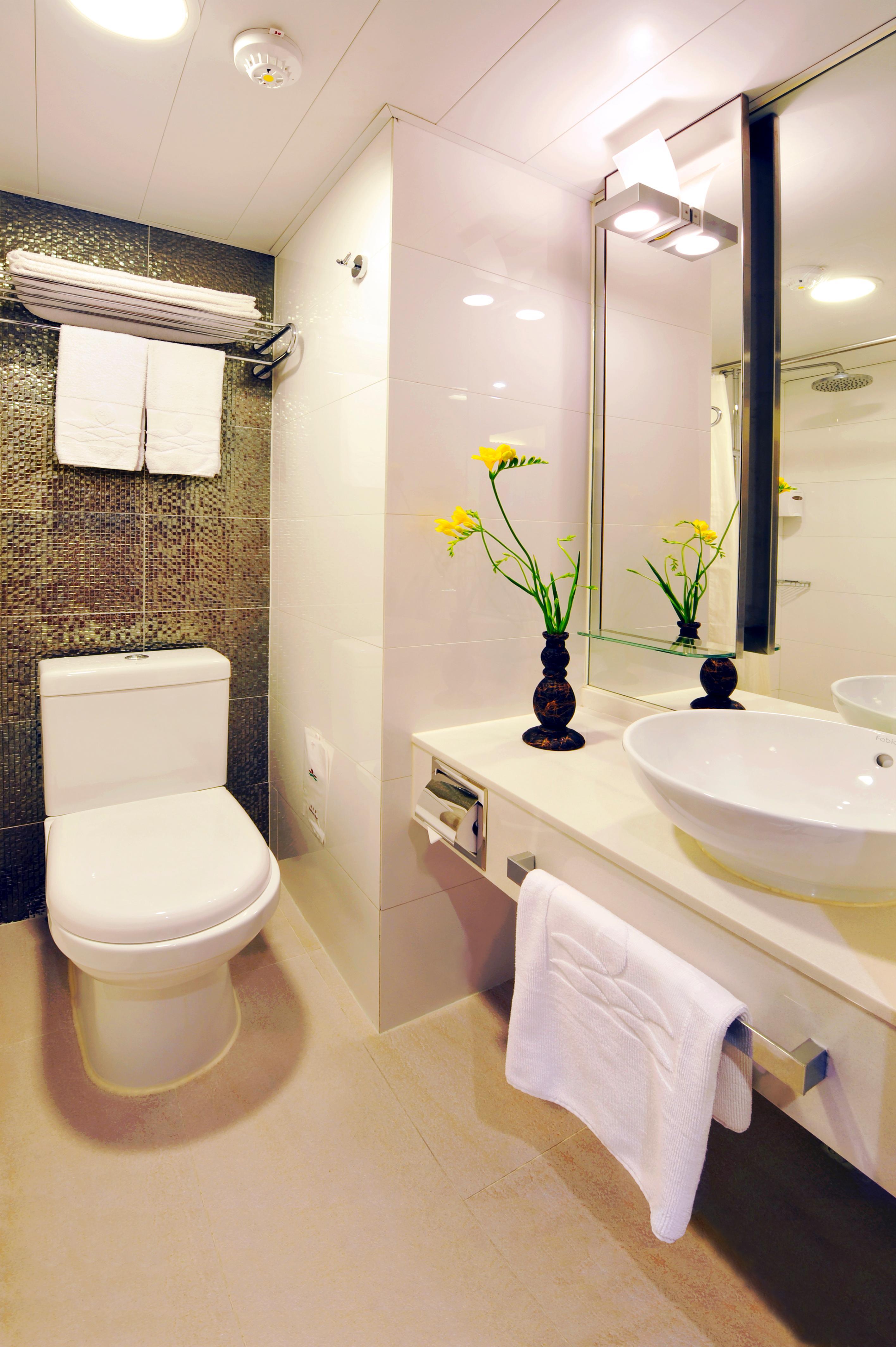 Silka Seaview Hotel Гонконг Екстер'єр фото